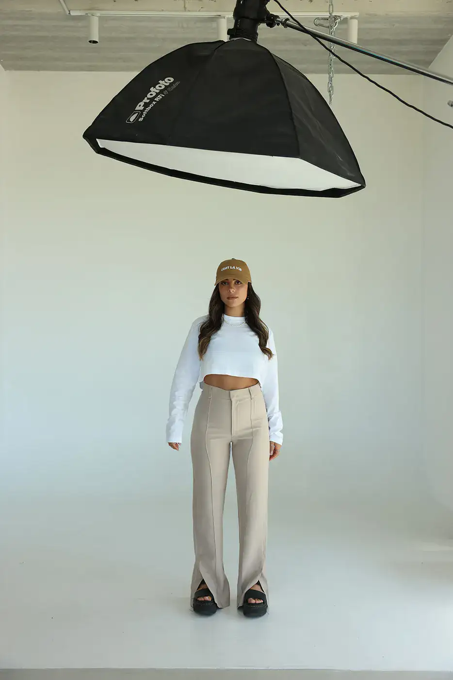 מכנס גבוה עם שסעים בז';