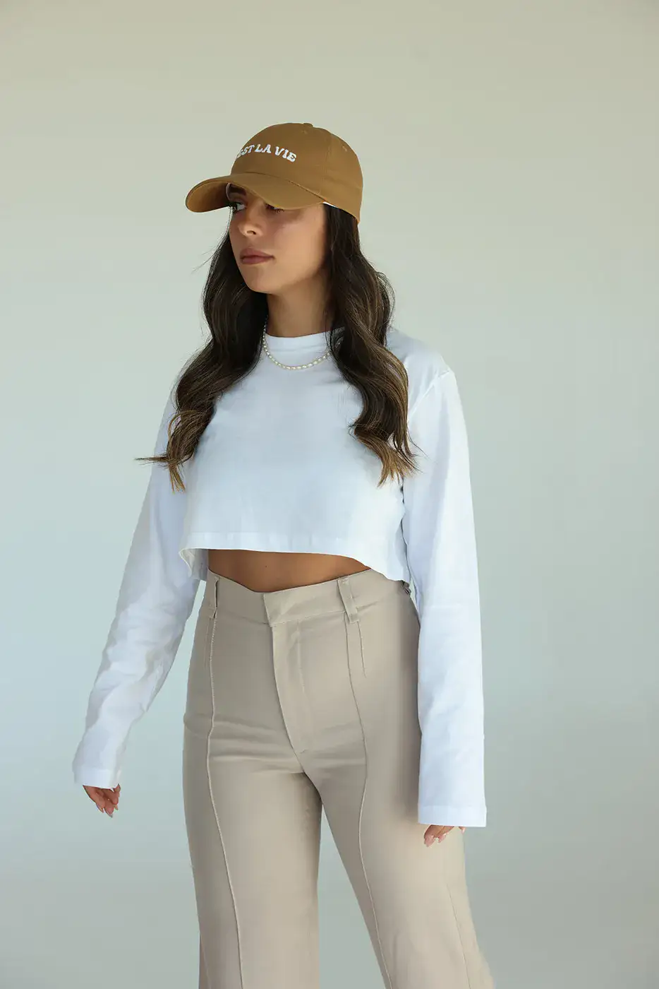 מכנס גבוה עם שסעים בז';