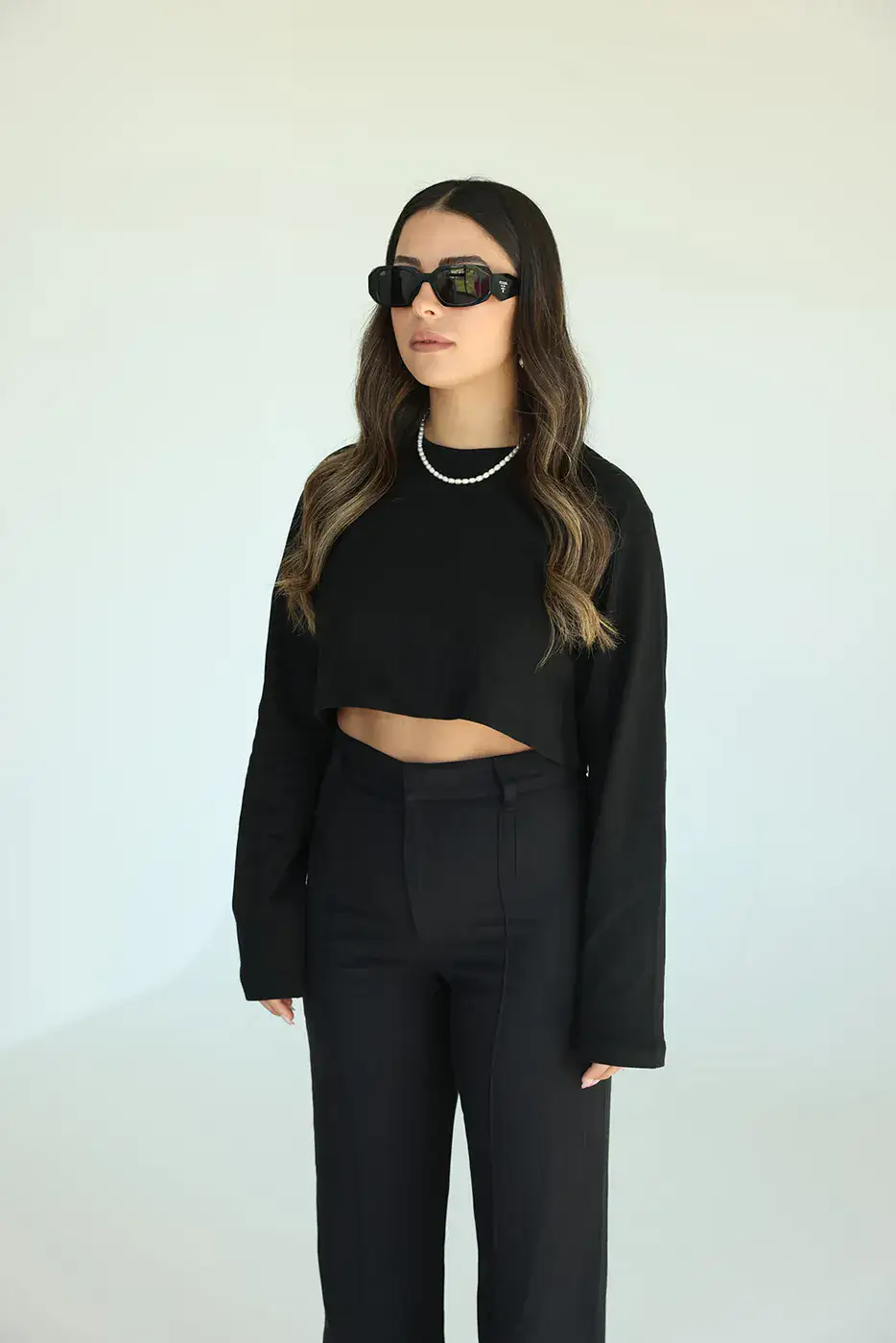 חולצת קרופ שחורה