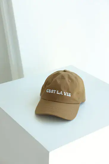 כובע שמש חום