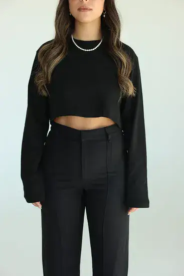 חולצת קרופ שחורה
